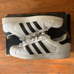 Adidas superstars